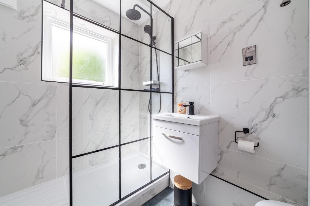 Newly Refurbished 2br Flat Near Excel Centre * Londen