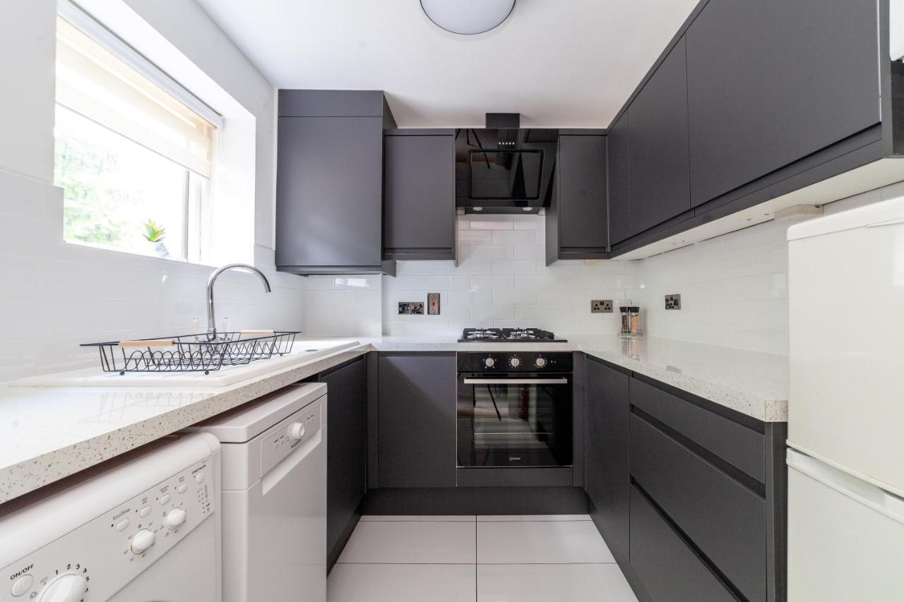 Newly Refurbished 2br Flat Near Excel Centre * Londen